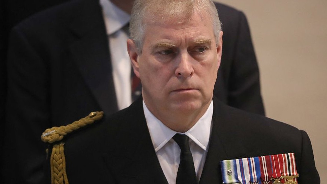 İngiltere Kraliyet ailesinden Prens Andrew, ünvanlarından vazgeçti! Skandal ortaya çıktı