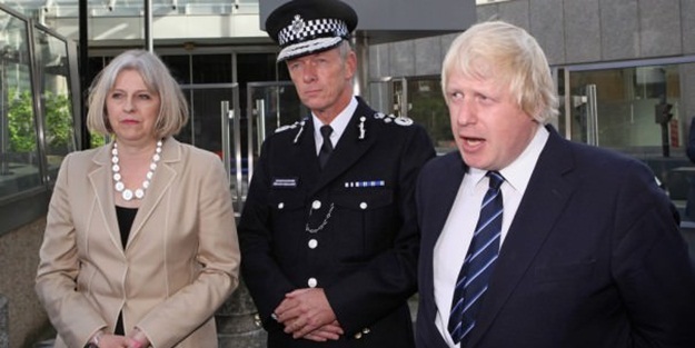 İngiltere o kızlar için özür diledi