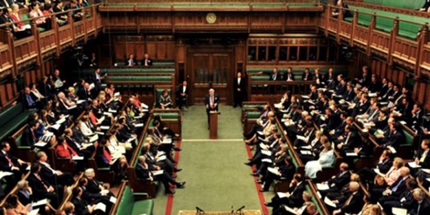 İngiltere'de Brexit yine ertelendi