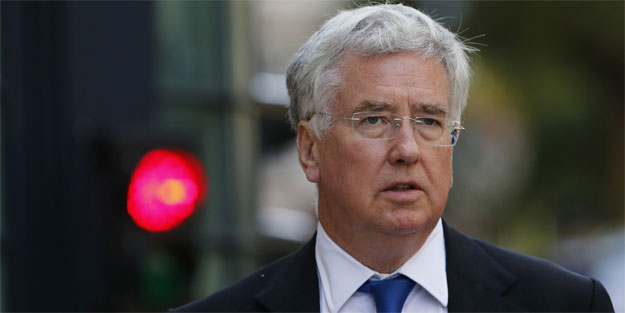 İngiliz Savunma Bakanı imama tazminat ödeyecek