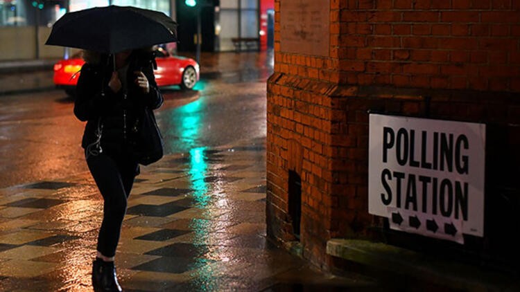 İngiltere’de seçimin kazananı belli oldu!