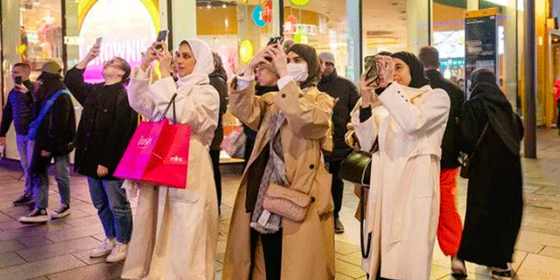 İngiltere sokakları Ramazanla ışıldadı