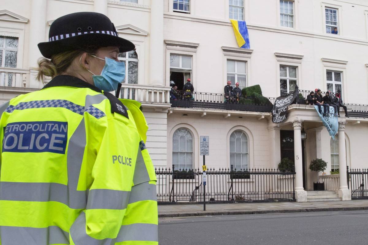 İngiltere ve Fransa'da Rus milyarderlerin malikaneleri işgal edildi