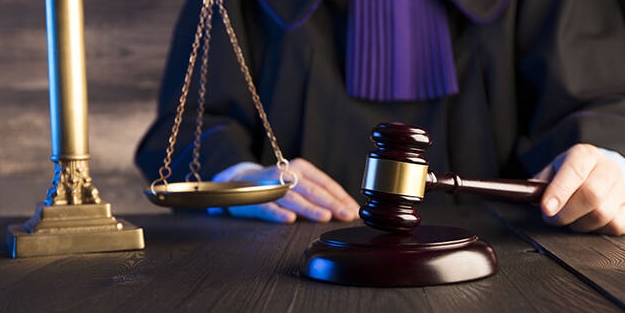 İngiltere ve Galler'de avukatlar greve başladı