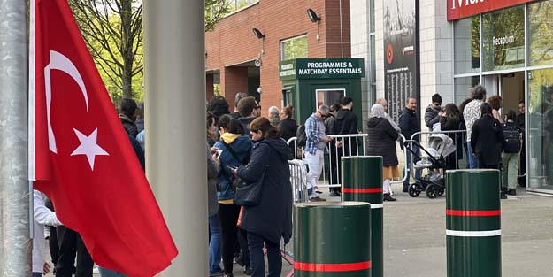 İngiltere'de 14 Mayıs seçimleri için oy kullanma işlemi sürüyor