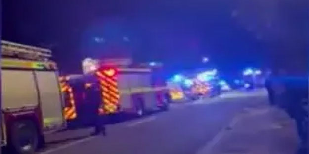 İngiltere'de 2 tren çarpıştı