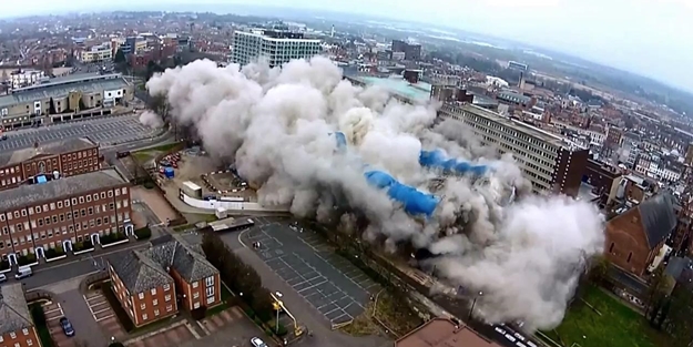 39 yıllık otobüs terminali yıkıldı