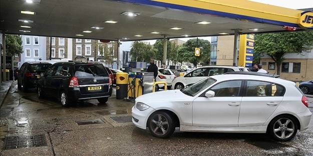 İngiltere'de akaryakıt fiyatları rekor kırdı