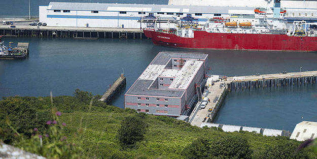 İngiltere'de Bibby Stockholm skandalı! Sığınmacı gemisindeki göçmen isyan etti