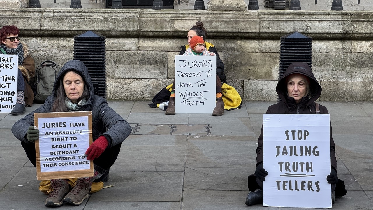 İngiltere’de çevreci aktivistlere hapis cezası!