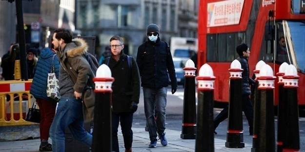 İngiltere'de çift doz aşı yaptıranlarla ilgili flaş karar!