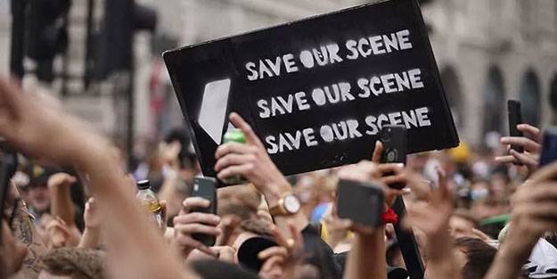 İngiltere'de gece kulübü ve canlı müzik isyanı