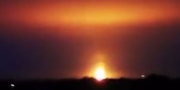 İngiltere'de geceyi aydınlatan patlama