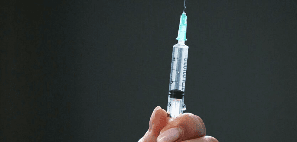 İngiltere'de kıştan önce üçüncü doz koronavirüs aşısı yapılması planlanıyor