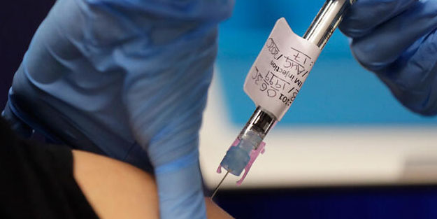 İngiltere'de koronavirüs aşısı yapılan kişi sayısı açıklandı