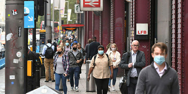 İngiltere'de koronavirüs vaka sayısı alarm veriyor