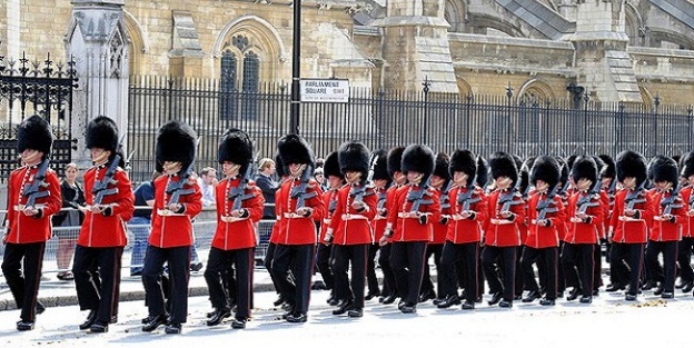 İngiltere'de kraliyet muhafız alayı için terör alarmı