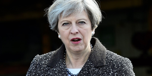 İngiltere'de May için parti içi güven oylaması yapılacak