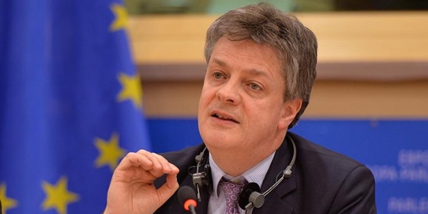 İngiltere'de şok! Bir istifa daha geldi