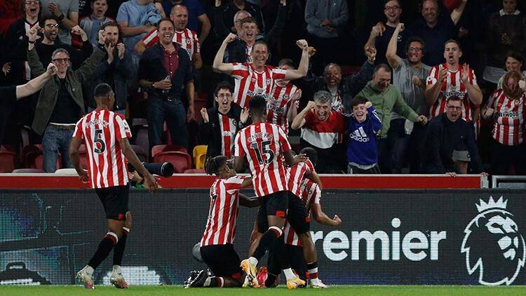 İngiltere'de tarihi maç! 74 yıl sonra gelip Arsenal'i devirdi