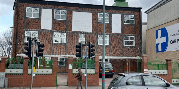 İngiltere'de vahşet! Camiden dönen adamı ateşe verdiler