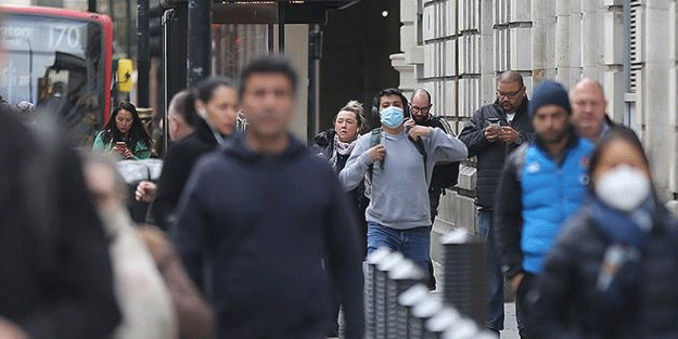 İngiltere'de vaka sayıları artmaya devam ediyor