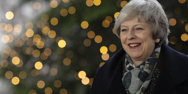 İngiltere'de zafer Theresa May'in! 117'ye karşı 200 oyla kazandı