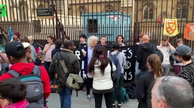İngiltere’deki iklim karşıtı protestolar devam ediyor