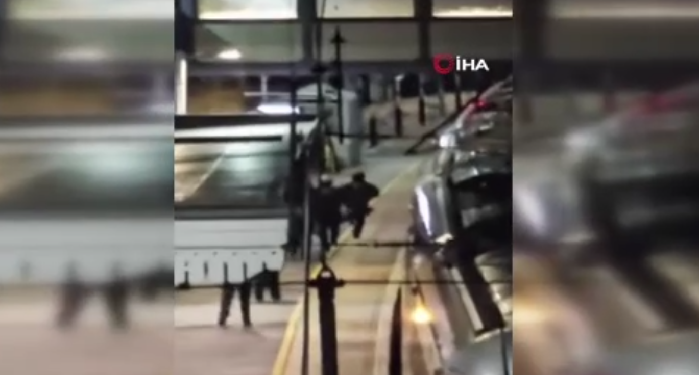 İngiltere’deki trende vahşet! bıçaklı saldırıda 9’u ağır 10 yaralı