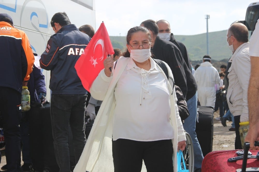 İngiltere’den getirilen 336 vatandaş, karantinadan tahliye edildi 