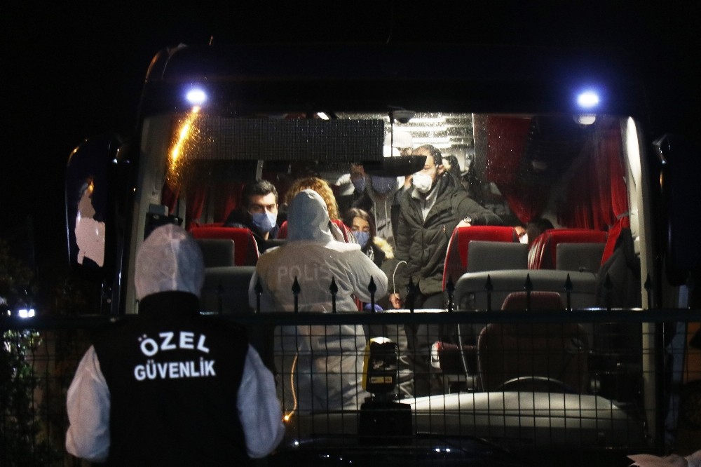 İngiltere’den yurda döndürülen 100 kaymakam adayı ve aileleri Sakarya’da karantina altına alındı 