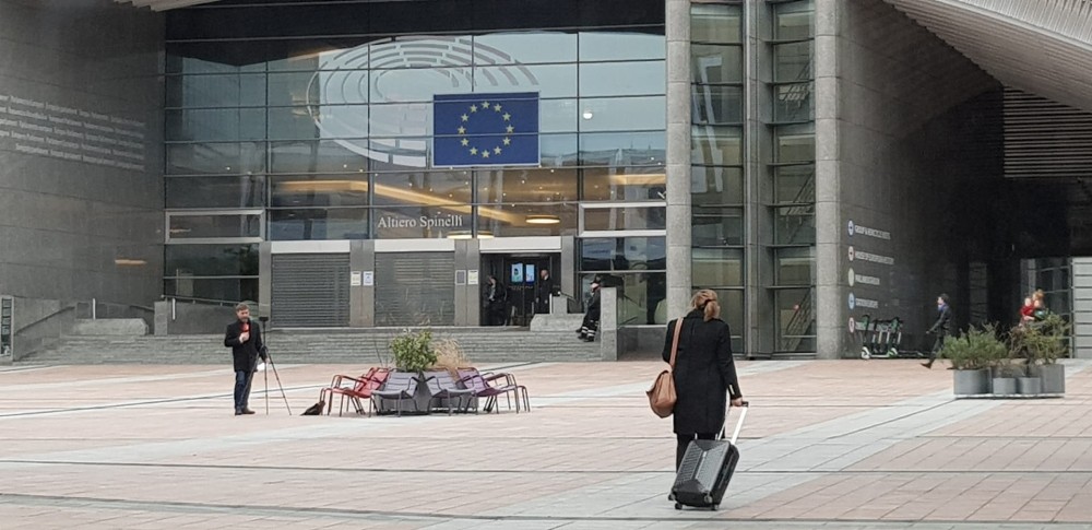 İngiltere’nin 73 milletvekili AP binasından ayrılıyor 