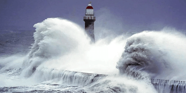 İngiltere'yi Arwen fırtınası vurdu: 3 ölü