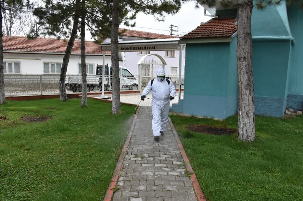 İnönü Belediyesi dezenfekte çalışmalarını sürdürüyor 