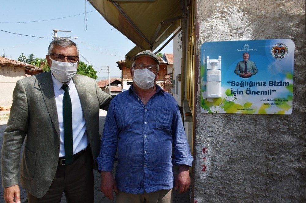 İnönü Belediyesi esnafa dezenfektan dağıttı 