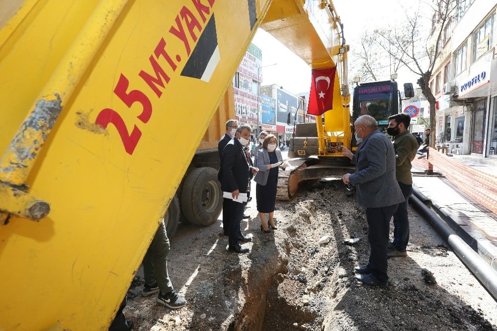 İnönü trafiğe kapandı, 50 yıllık altyapının yenilenmesi başladı 