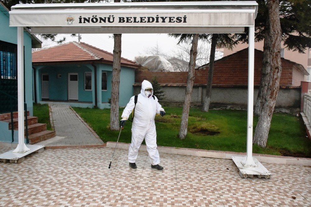 İnönü’de dezenfekte çalışmaları aralıksız devam ediyor 