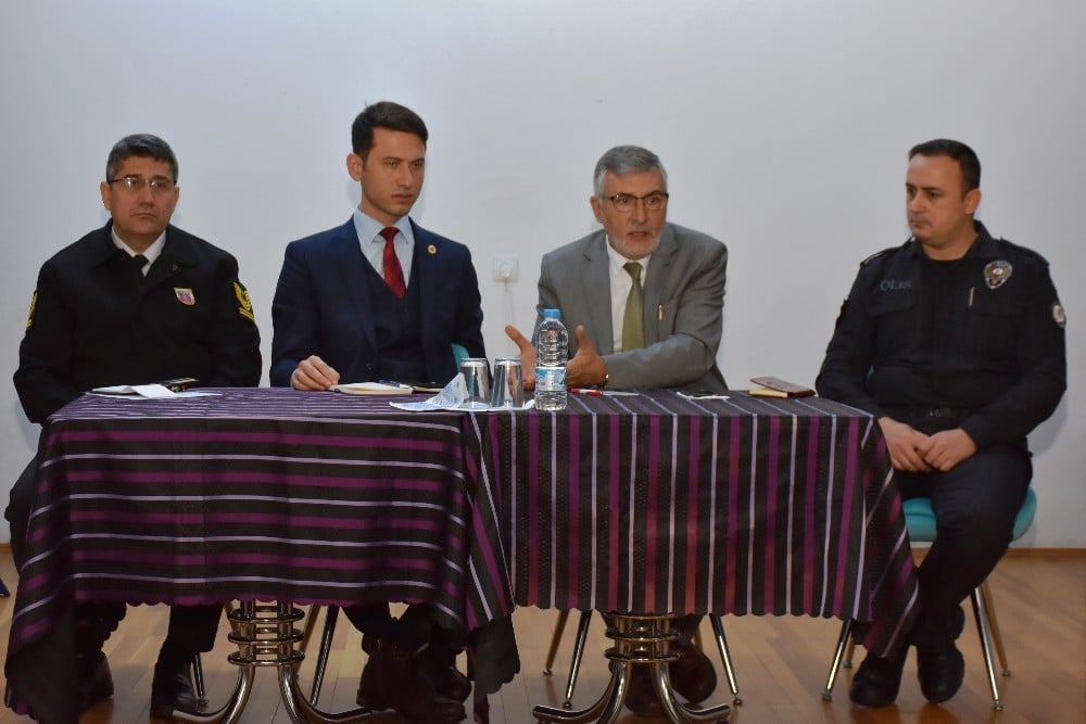 İnönü’de muhtarlar, güvenlik ve halkla buluşma toplantısı yapıldı 