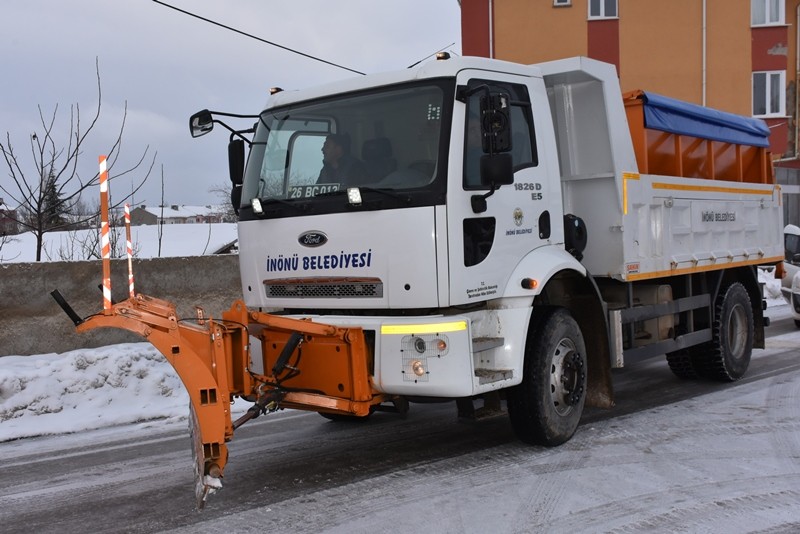 İnönü’de tuzlama çalışmaları devam ediyor 