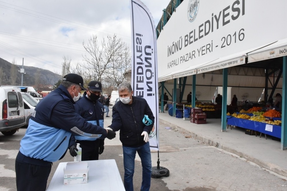 İnönü’de ücretsiz maske dağıtımı aralıksız devam ediyor 