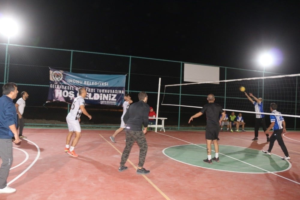 İnönü’de Voleybol heyecanı başladı 