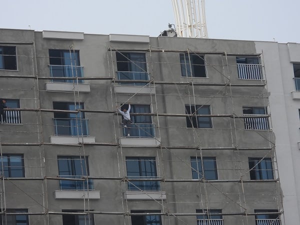 İnşaat çalışanları yürekleri ağızlara getirdi