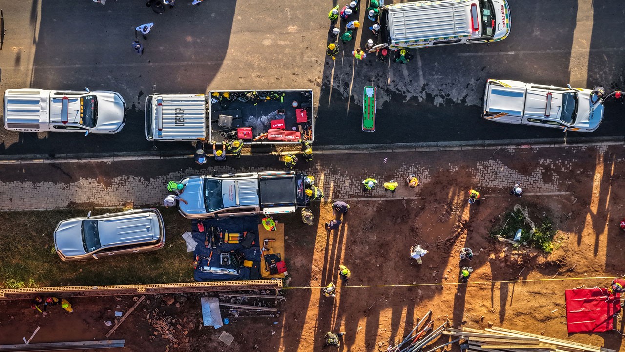 İnşaat faciası! Beton dökülen bina çöktü, 8 işçi hayatını kaybetti