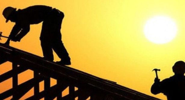 İnşaattan düşen işçi hastanede hayatını kaybetti