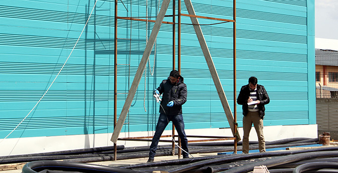 İnşaat iskelesinden düşen işçi hayatını kaybetti