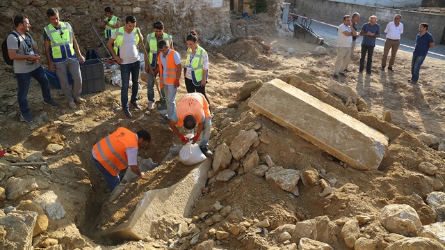İnşaat kazısında tarihi mezar bulundu