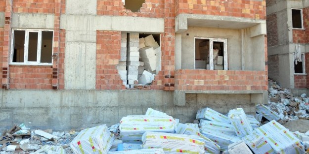 İnşaatın 10. katından düşen ustayı köpükler kurtardı