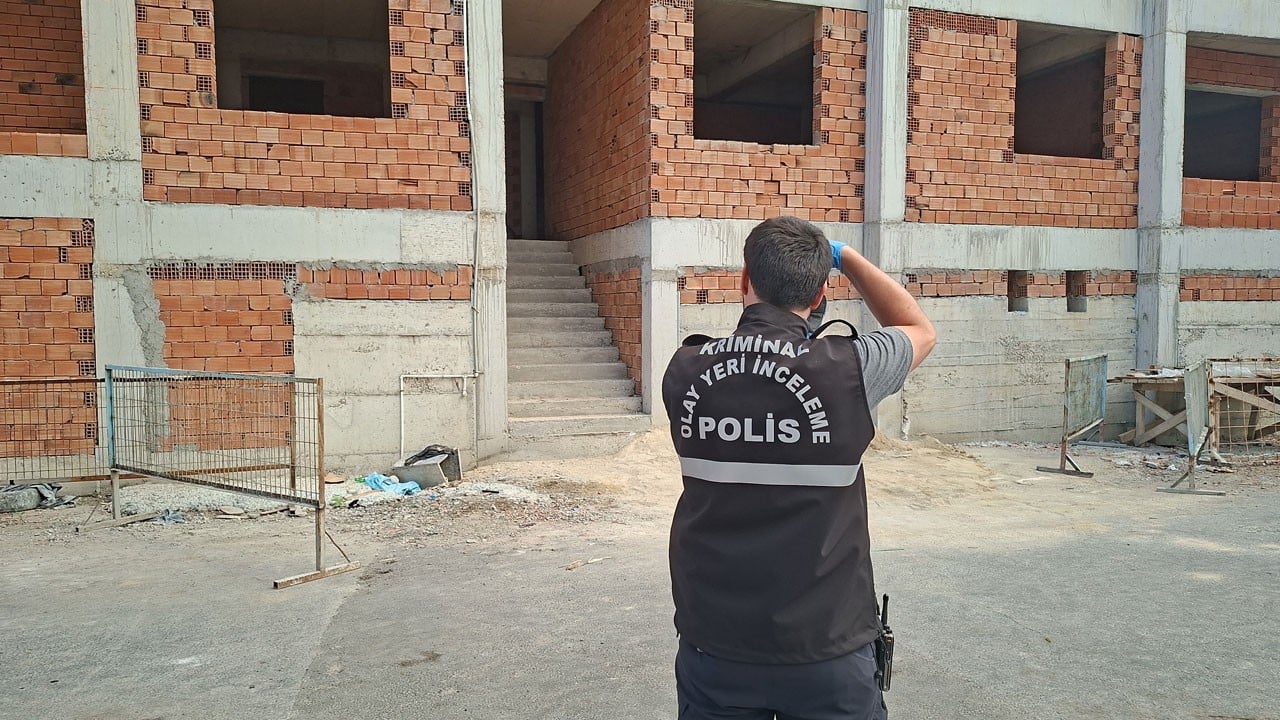 İnşaatın 4’üncü katından düştü! 21 yaşındaki genç ağır yaralandı