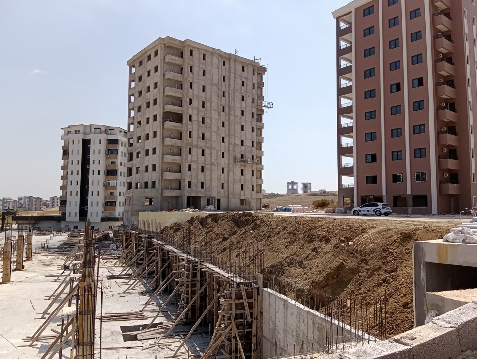 İnşaatın 6. katından düşen işçi hayatını kaybetti