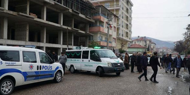 İnşaatın asansör boşluğuna düşen yaşlı kadın öldü